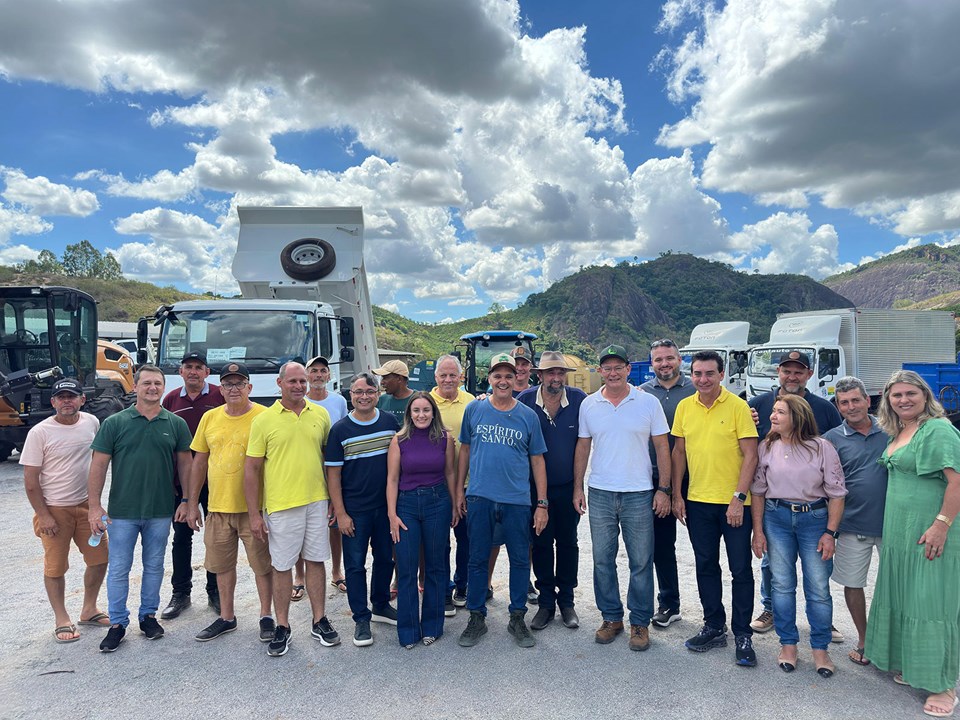 Governo entrega equipamentos para associações de agricultores de São Roque do Canaã|||Fotógrafo:Mateus Fonseca/Governo-ES