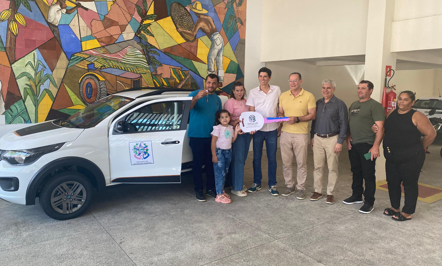 Seag fortalece associação rural de Pancas com entrega de veículo para apoio às atividades