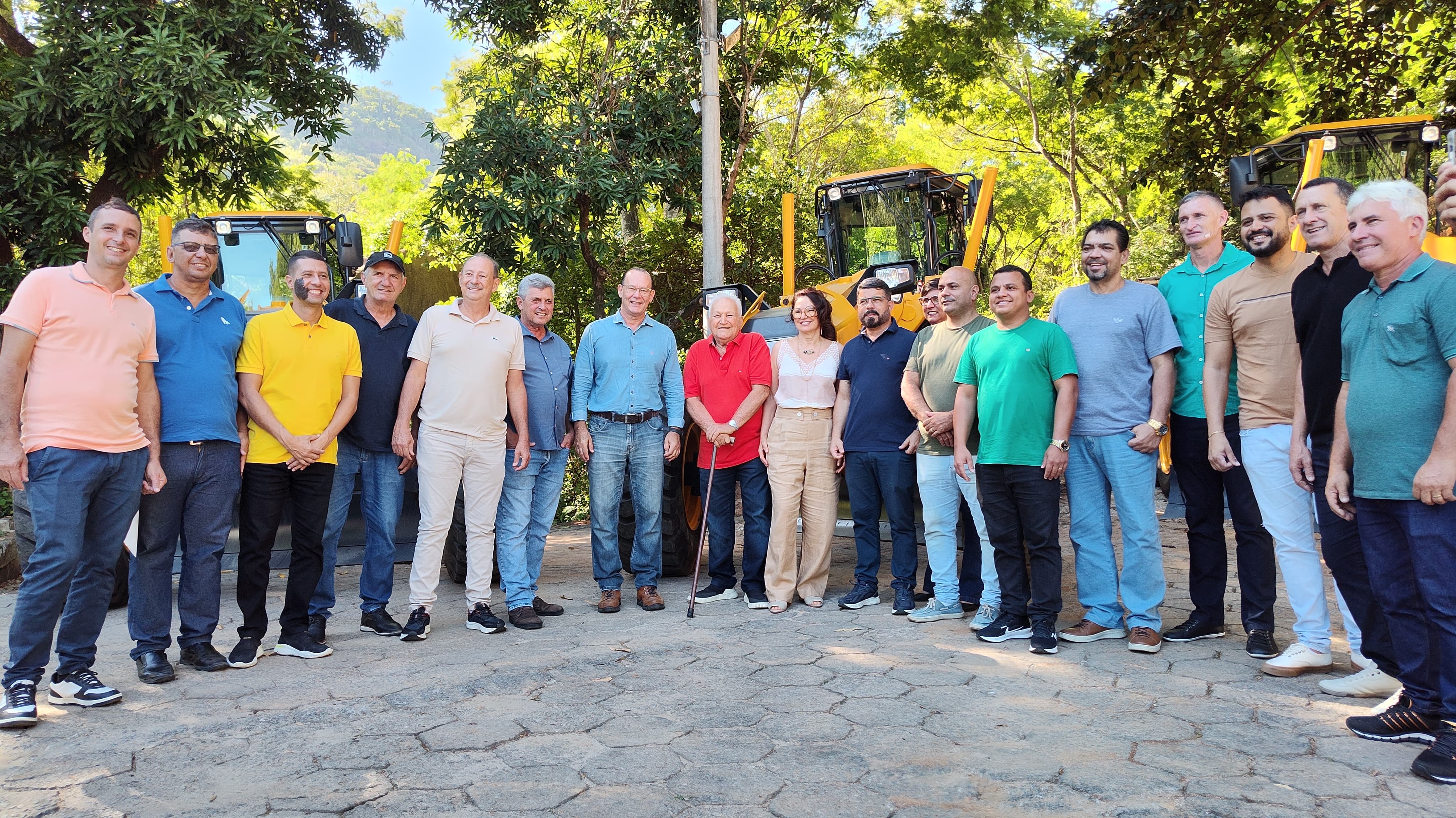 Governo do Estado entrega novas máquinas para manutenção de vias rurais em Cachoeiro de Itapemirim - Mike Figueiredo/Seag|||Fotógrafo:Mike Figueiredo/Seag