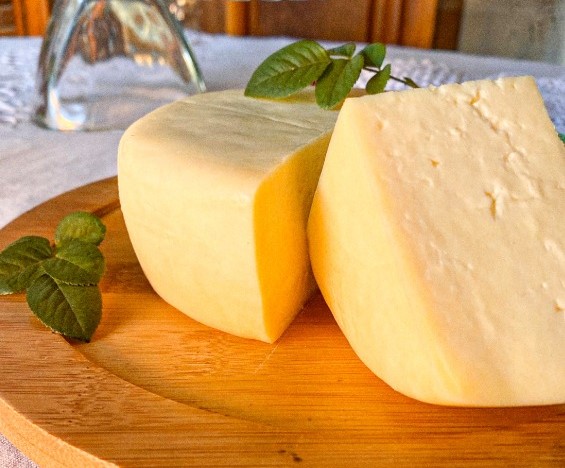 Queijo Minas Meia Cura Calvi|||Fotógrafo:Redes sociais/Calvi Laticínios