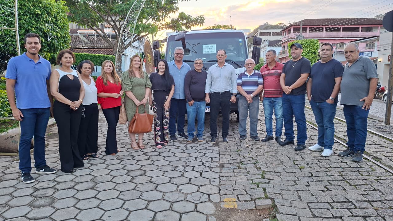 Seag entrega caminhão e reforça apoio à infraestrutura rural em Muqui