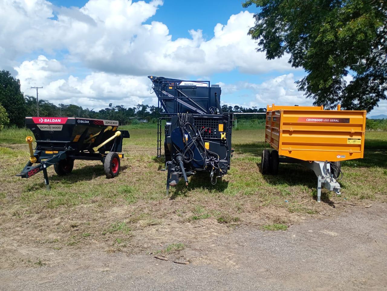Associação de produtores de Linhares recebe máquinas agrícolas por meio do Funsaf