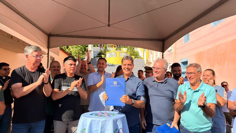 Governador realiza entregas em Santa Leopoldina nas áreas de infraestrutura rural e cultura