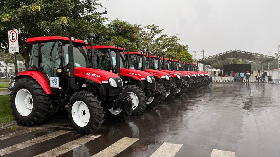 Governo do Estado entrega máquinas e equipamentos para fortalecer a agricultura capixaba|||Fotógrafo:Léo Júnior/Vice-Governadoria